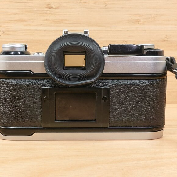 Legendary Canon AE-1 35mm film SLR paired with a bright Canon FD 50mm f/1.8 lens - Picture 7 of 10